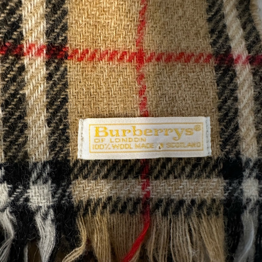 Burberrys of London wool scarf - Picture 2 of 3